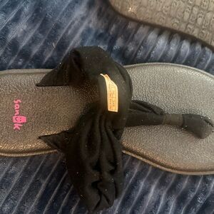 Sanuk Black Flip-Flops with Knot Accent